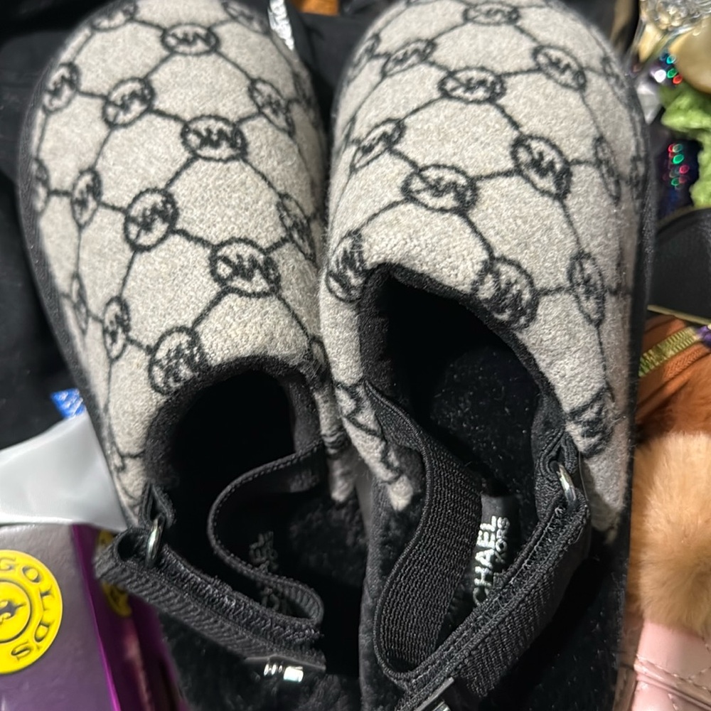 Mk Slippers